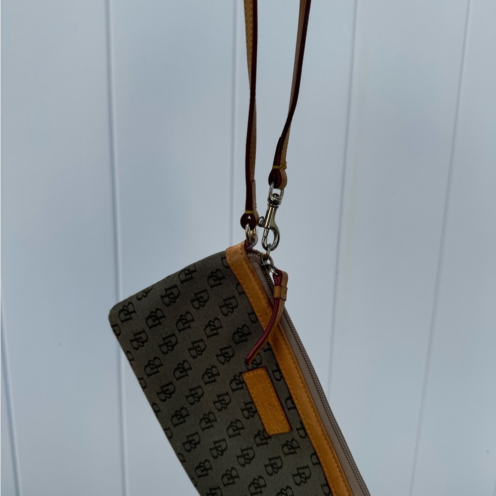 Dooney & Bourke Signature Fabric Leather Wristlet Wallet Purse 8x4.5” D - Picture 5 of 6